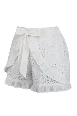Daisy – Weiße „Broderie Anglaise“-Baumwoll-Shorts Mit Rüschenkante Und Selbstbindendem Gürtel -Corset Story SC 1063