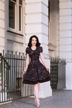 Schwarzes Astronomie Print Korsettkleid 10 Schwarzes Astronomie Print Korsettkleid -Corset Story SDS027 December 2020 website 2