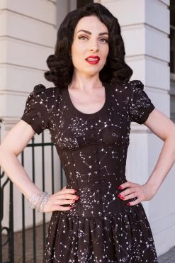 Schwarzes Astronomie Print Korsettkleid 13 Schwarzes Astronomie Print Korsettkleid -Corset Story SDS027 December 2020 website 5